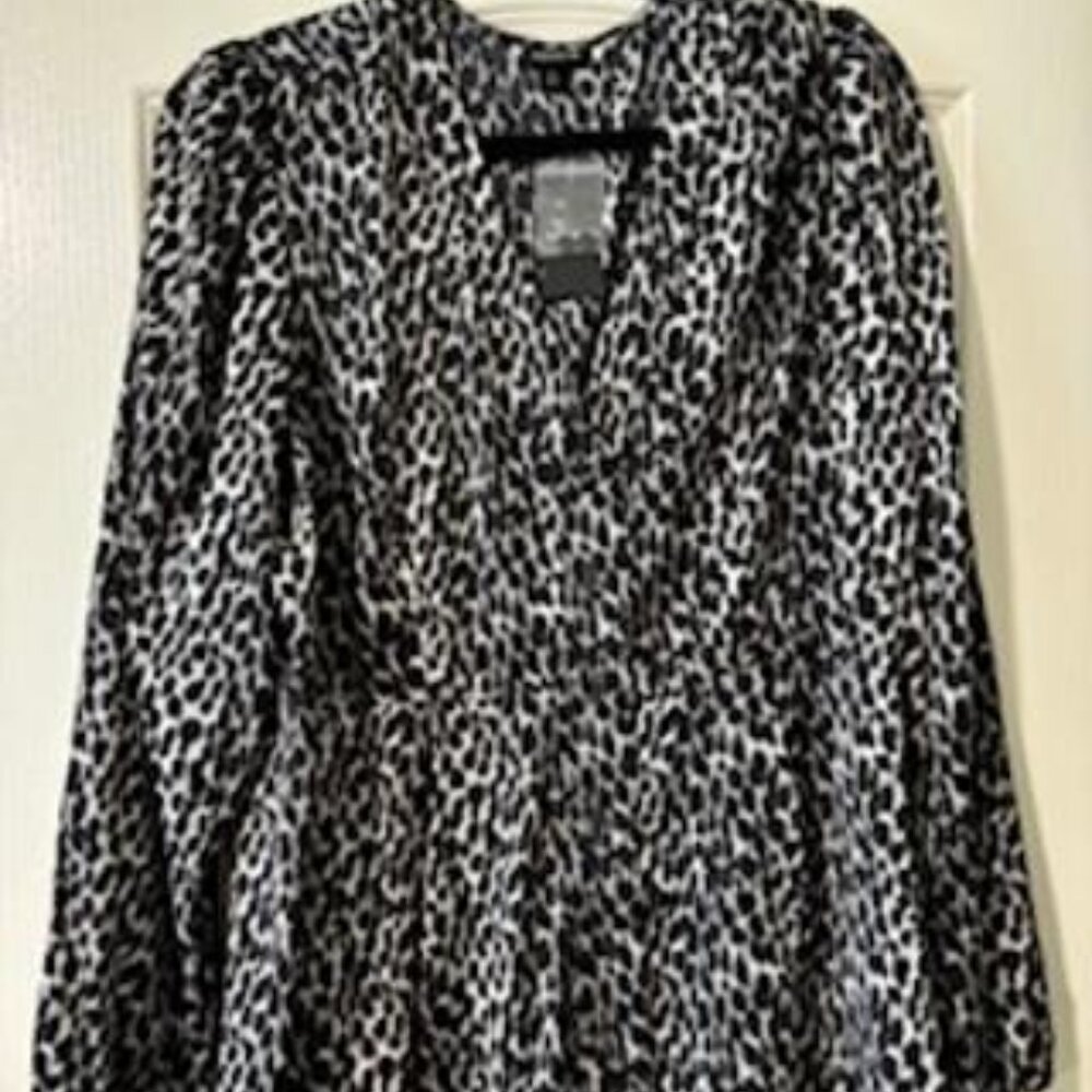 TORRID - LONG SLEEVE LEOPARD PRINT BLOUSE